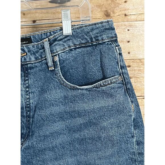 FREE ASSEMBLY SUPER HIGH RISE CLASSIC CASUAL EVERYDAY CUFFED DENIM SHORTS SZ. 14 - Picture 3 of 6